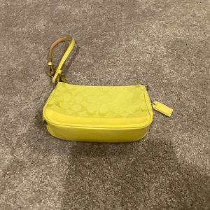 Vintage coach lime green signature wristlet clutch. New without tags,  hangtag
